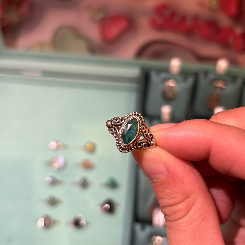 Size 6 emerald sterling silver ring.